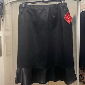 NWT Oscar Woman Black poly/satin skirt 20W
